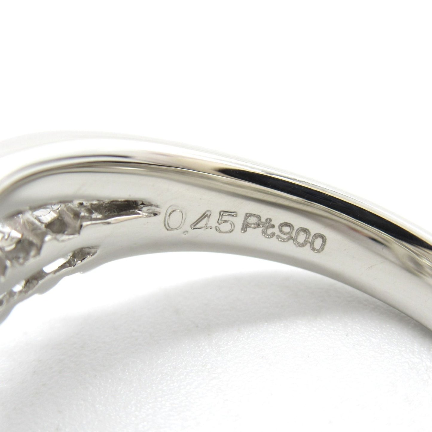 Exquisite JEWELRY Diamond Ring in Platinum - Timeless Elegance