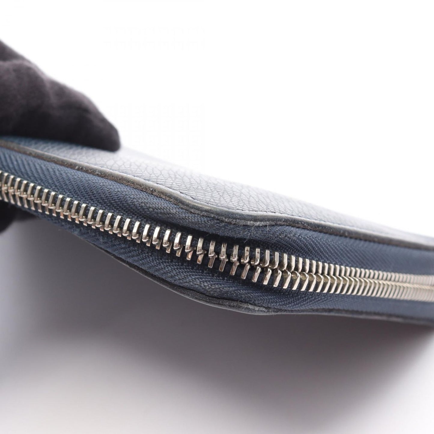 Louis Vuitton Zippy Organizer Wallet in Ocean Leather - Timeless Elegance