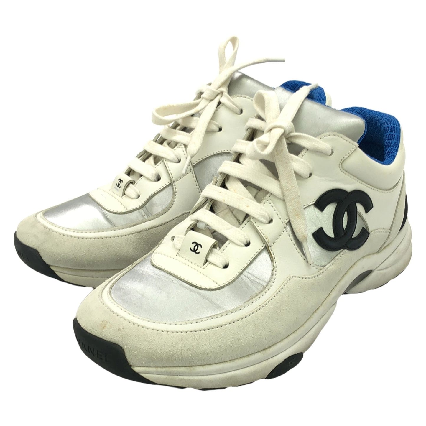 CHANEL White Leather Sneakers G33743 - Timeless Elegance