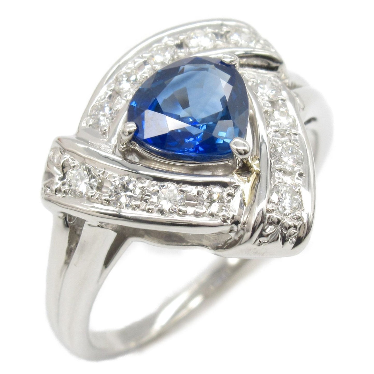 Exquisite Sapphire and Diamond Ring in Platinum - A Timeless Treasure