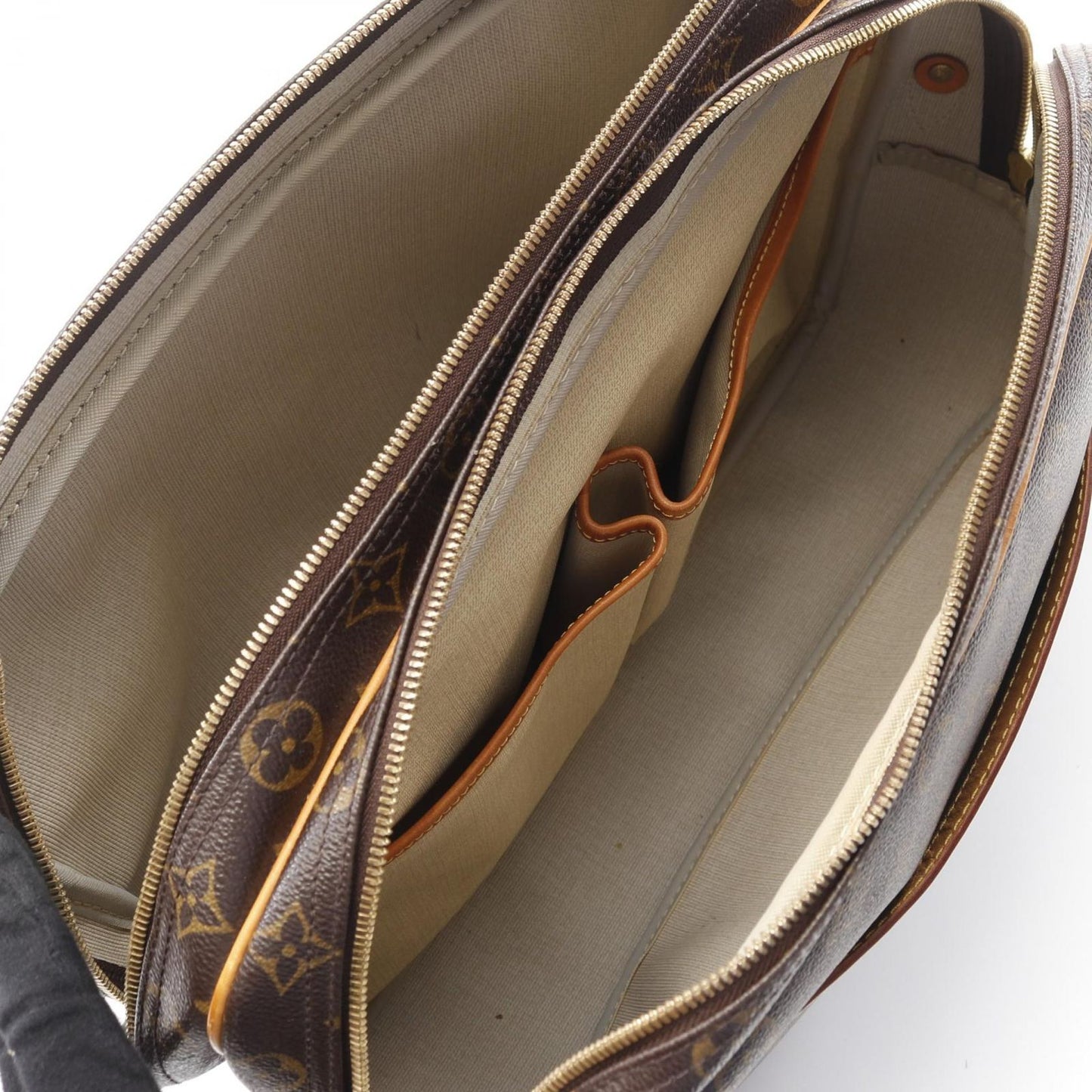 Louis Vuitton Monogram Reporter GM Shoulder Bag - Timeless Elegance