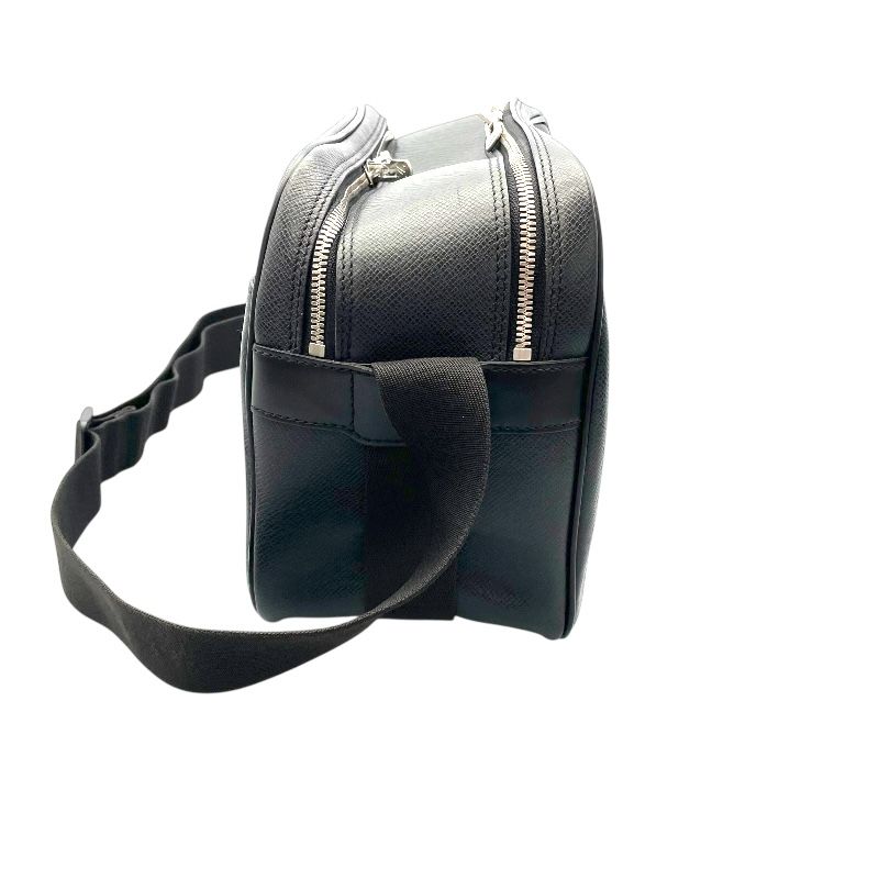 Louis Vuitton Reporter M30152 Black Taiga Leather Shoulder Bag