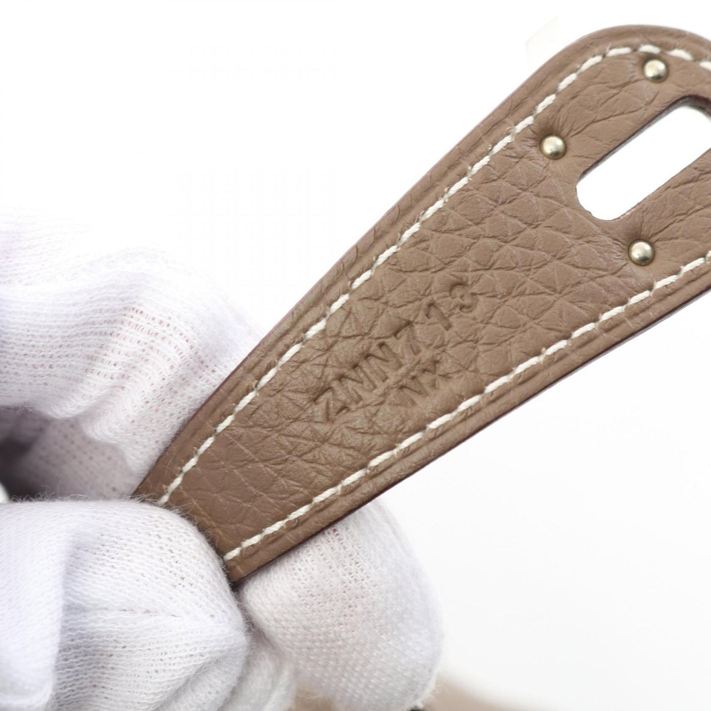 HERMES Lindy 26 Shoulder Bag in Etoupe - Timeless Elegance