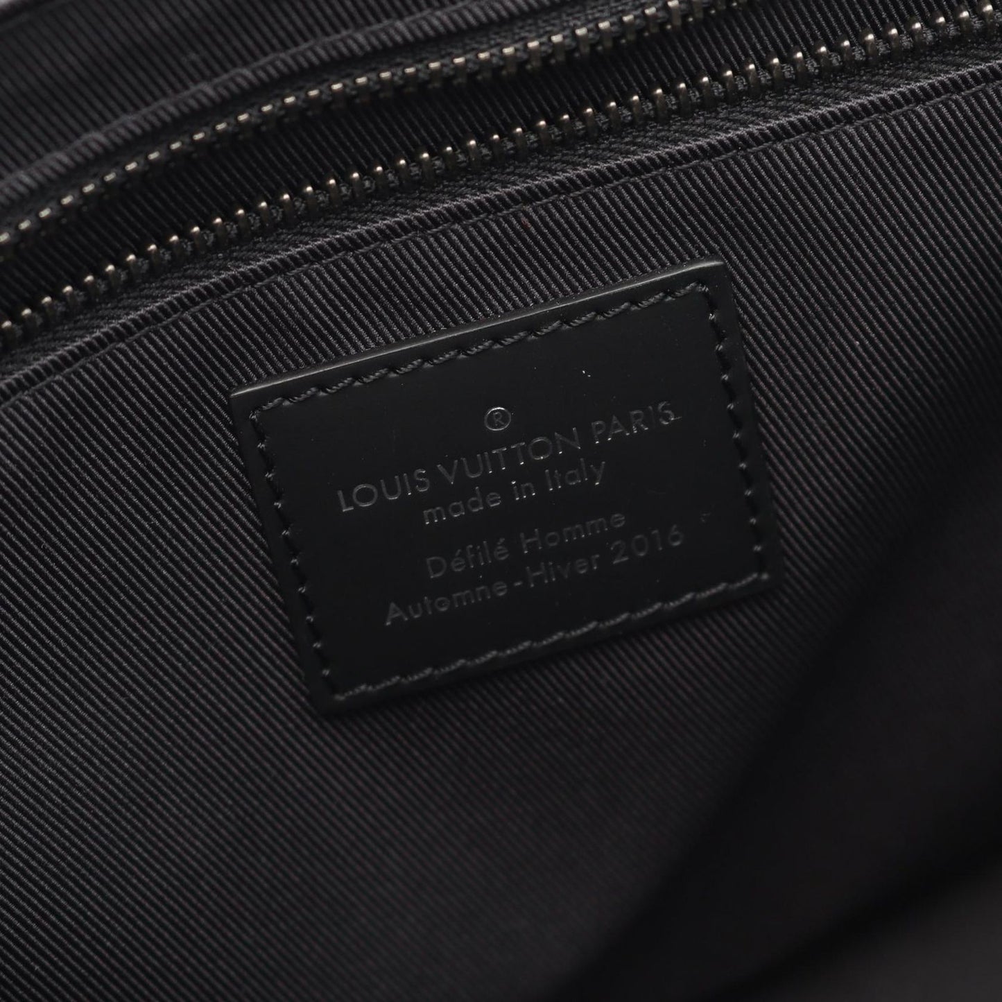 Louis Vuitton Messenger Voyage PM - Timeless Elegance in Black