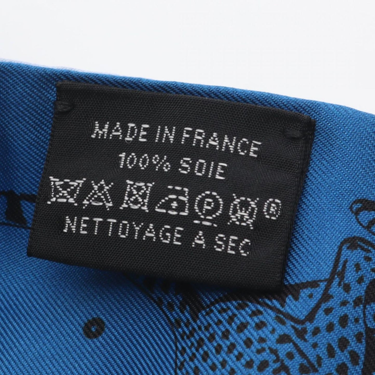 HERMES GUEPARDE BANDANA Twilly Scarf - Exquisite Silk Accessory