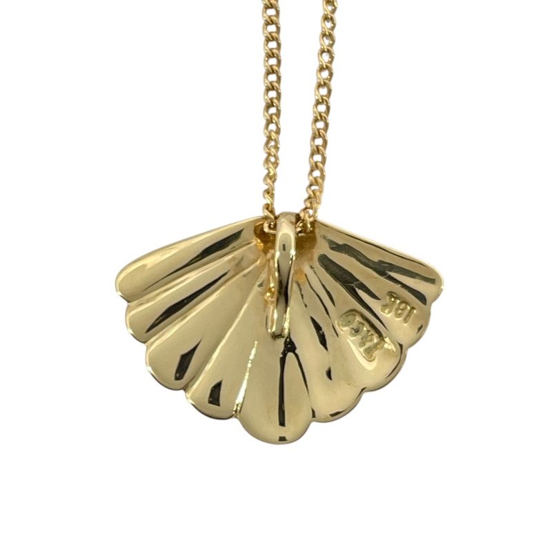 Tiffany & Co. K18YG Shell Necklace - Exquisite Yellow Gold Elegance