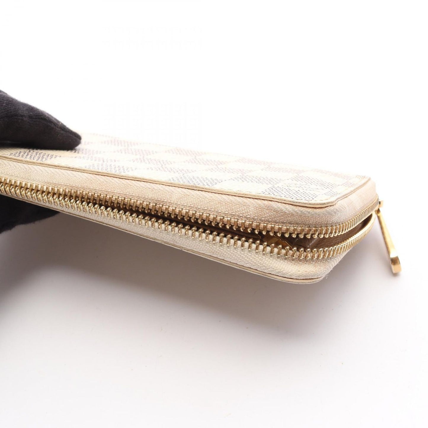 Louis Vuitton Damier Azur Zippy Wallet - Timeless Elegance