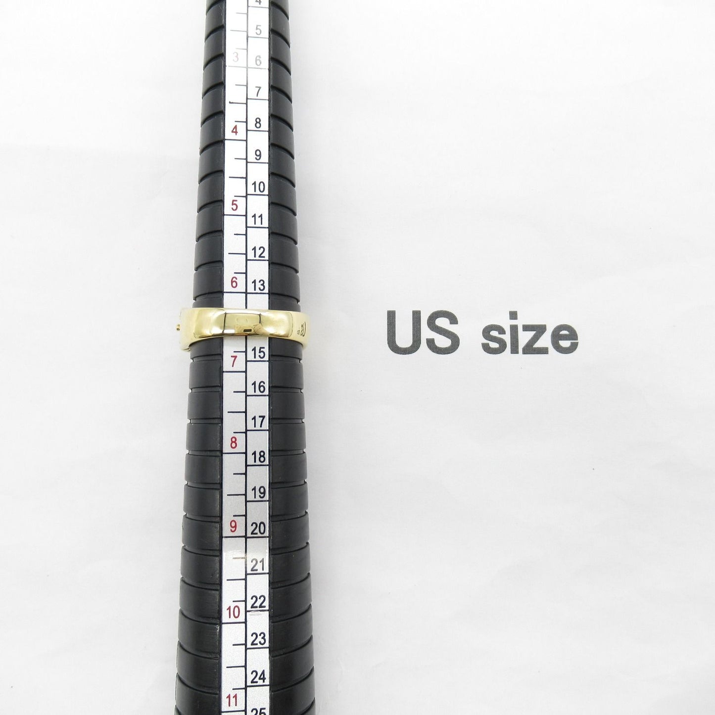 Exquisite Ruby and Diamond Ring in 18K Yellow Gold