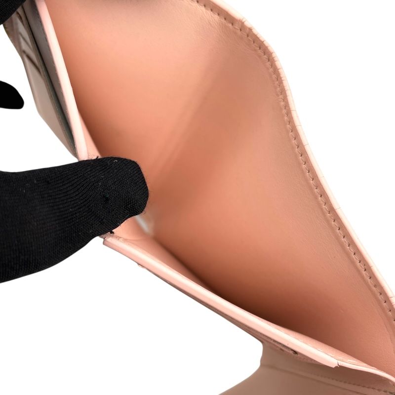 Louis Vuitton Capucines Compact Wallet in Rose Jasmine - Exquisite Craftsmanship