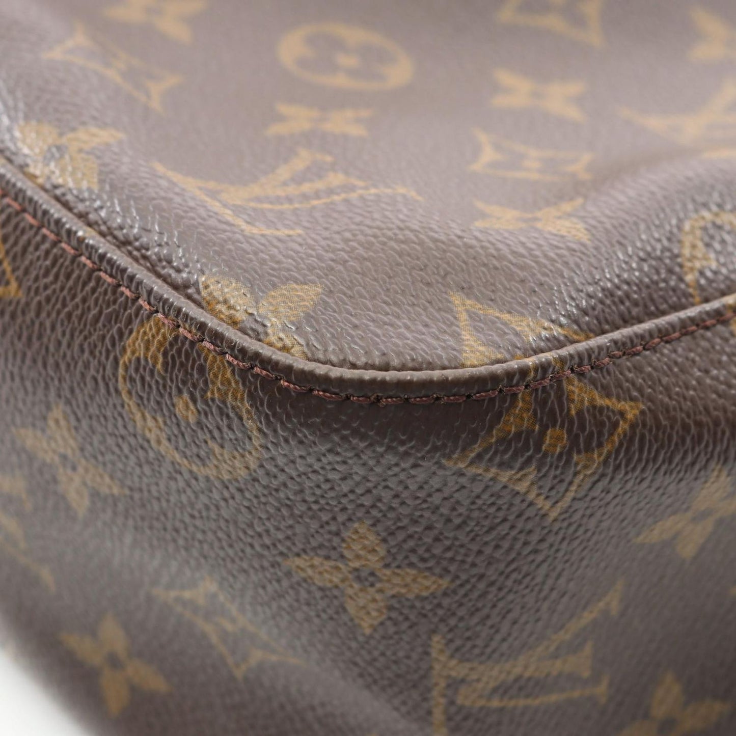 Louis Vuitton Monogram Looping MM Shoulder Bag - Timeless Elegance