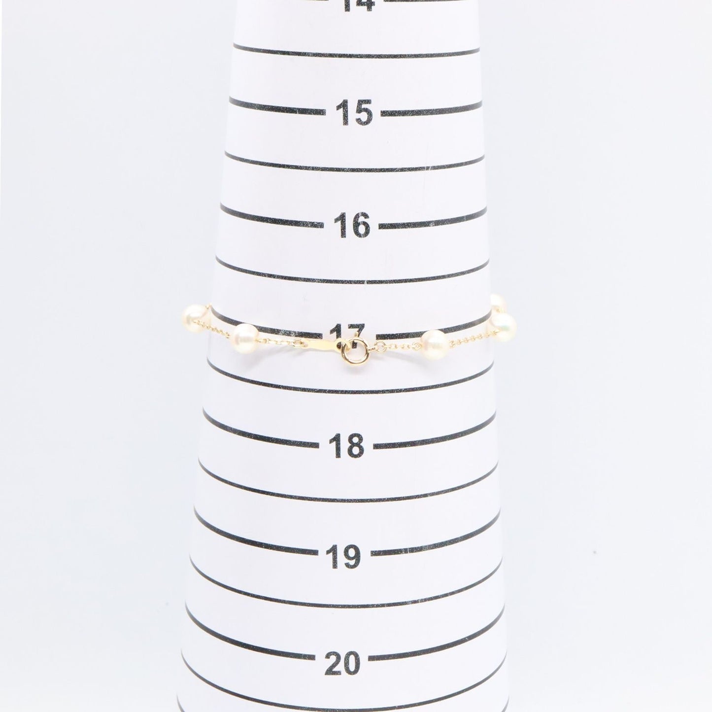 MIKIMOTO Pearl Bracelet - Exquisite Elegance in White