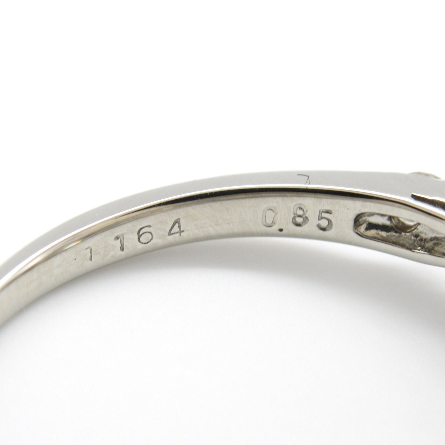 Exquisite JEWELRY Diamond Ring in Platinum - Size 11.5