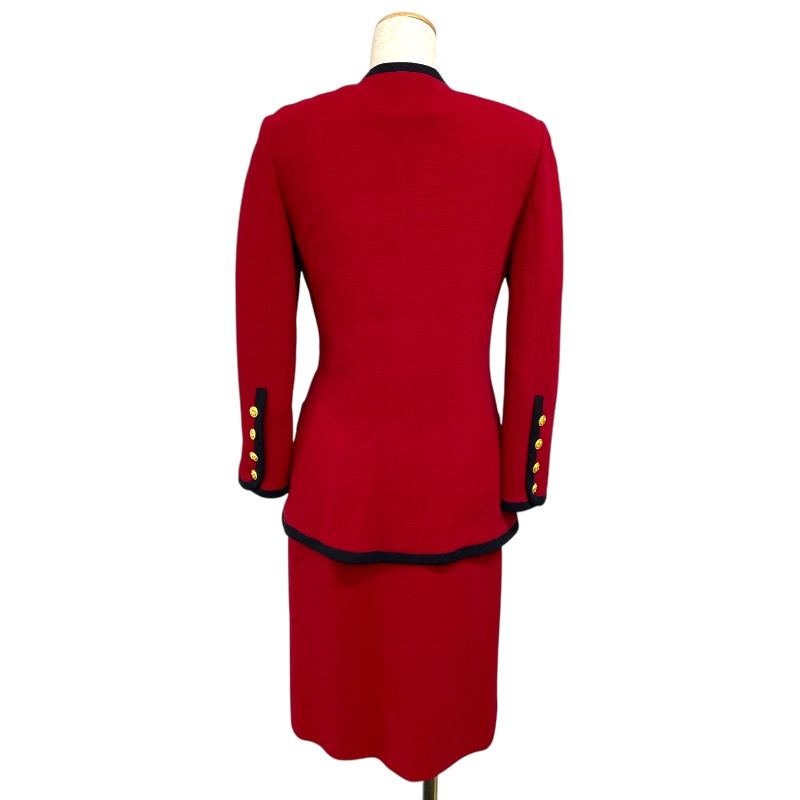 CHANEL Vintage Tweed Set-Up in Red Wool - Timeless Elegance