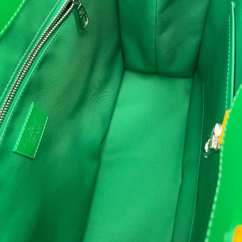 Louis Vuitton Shopper Tote MM in Veil - Unisex Luxury Bag