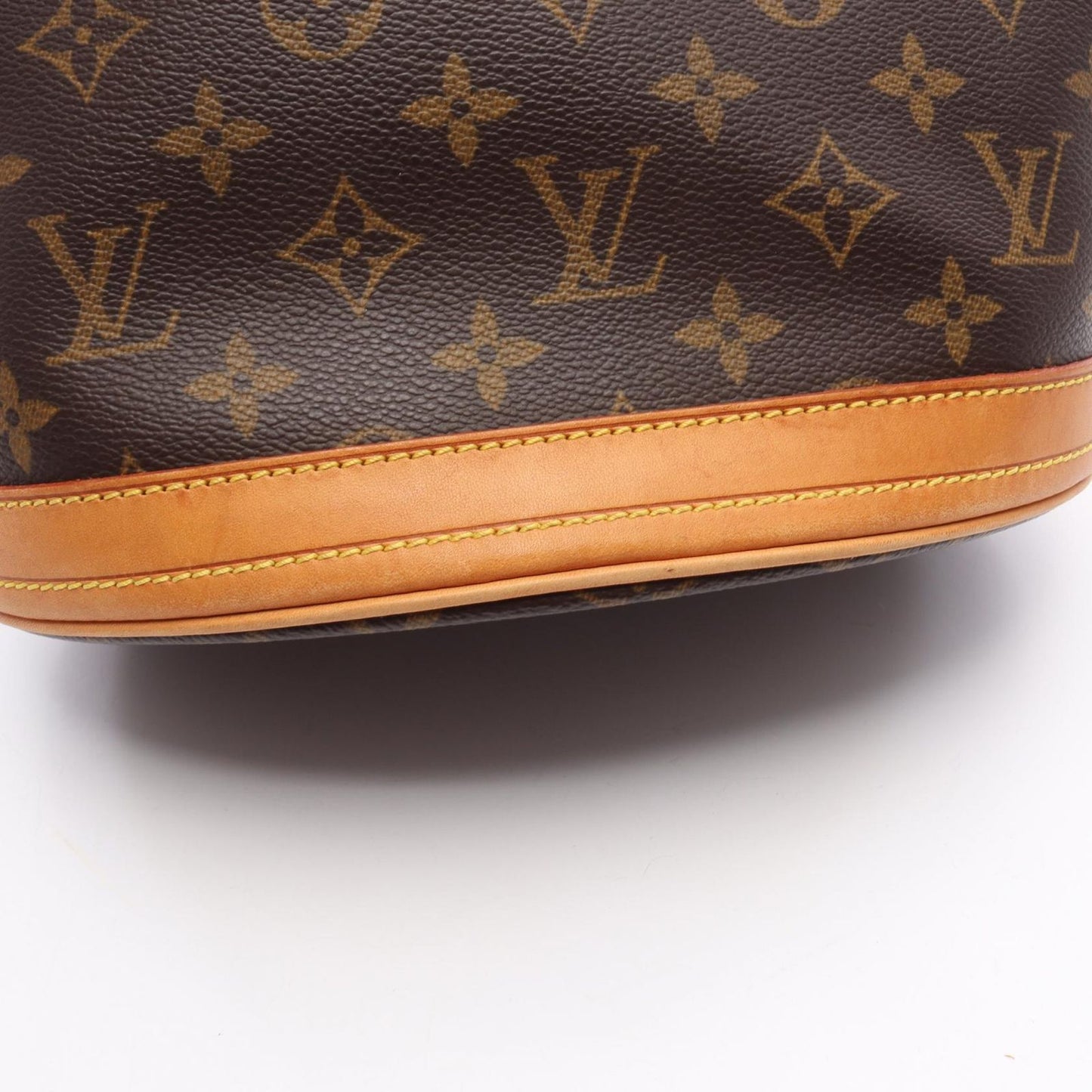 Louis Vuitton Monogram Bucket PM Handbag - Timeless Elegance