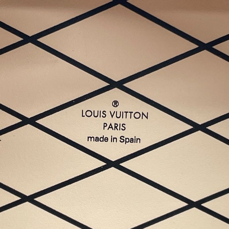 Louis Vuitton Boite Chapeau Souple M90498 in Rouge with Gold Hardware