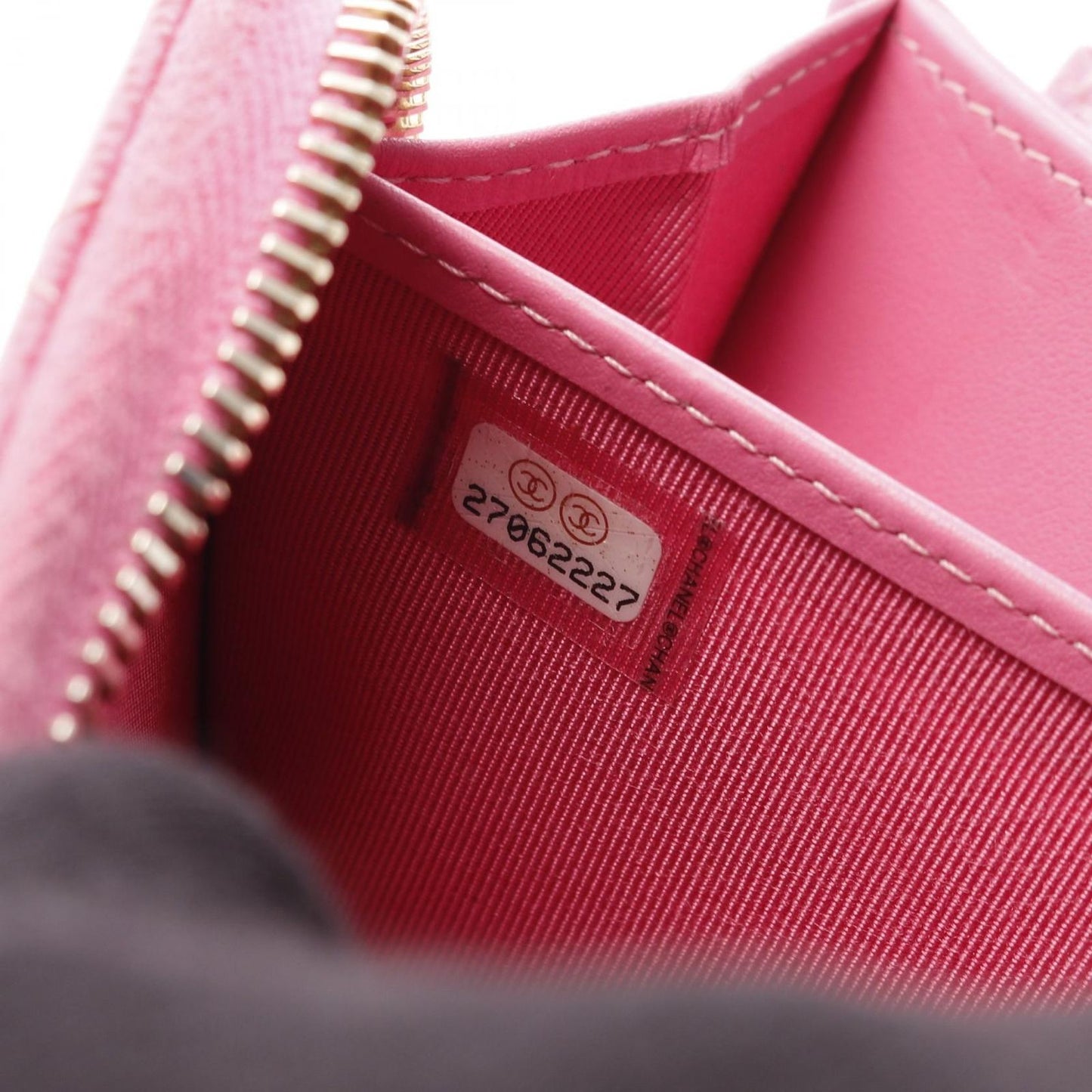 CHANEL Matelassé Round Wallet in Pink Caviar Leather - A50097