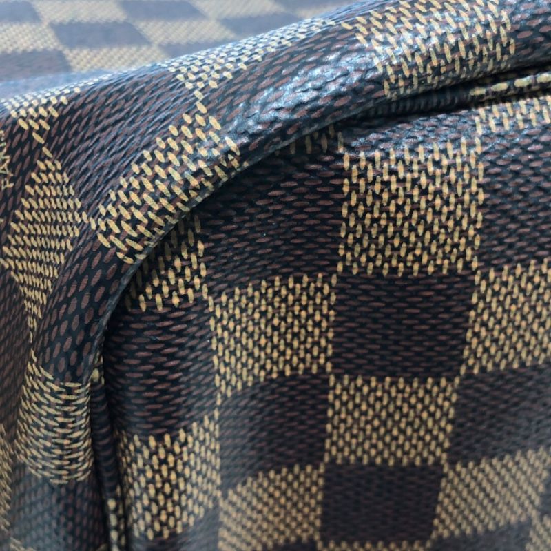 Louis Vuitton Neverfull MM Tote Bag - Timeless Elegance