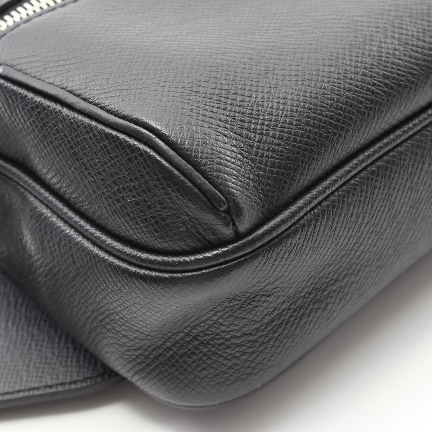 Louis Vuitton Taiga Noir Bum Bag - Timeless Outdoor Elegance