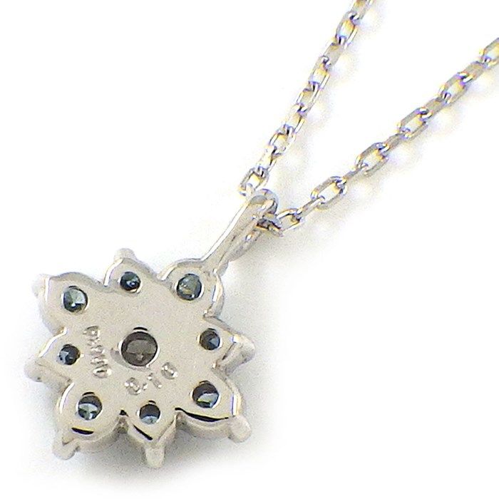 Exquisite Flower Motif Diamond Necklace with Blue Diamonds