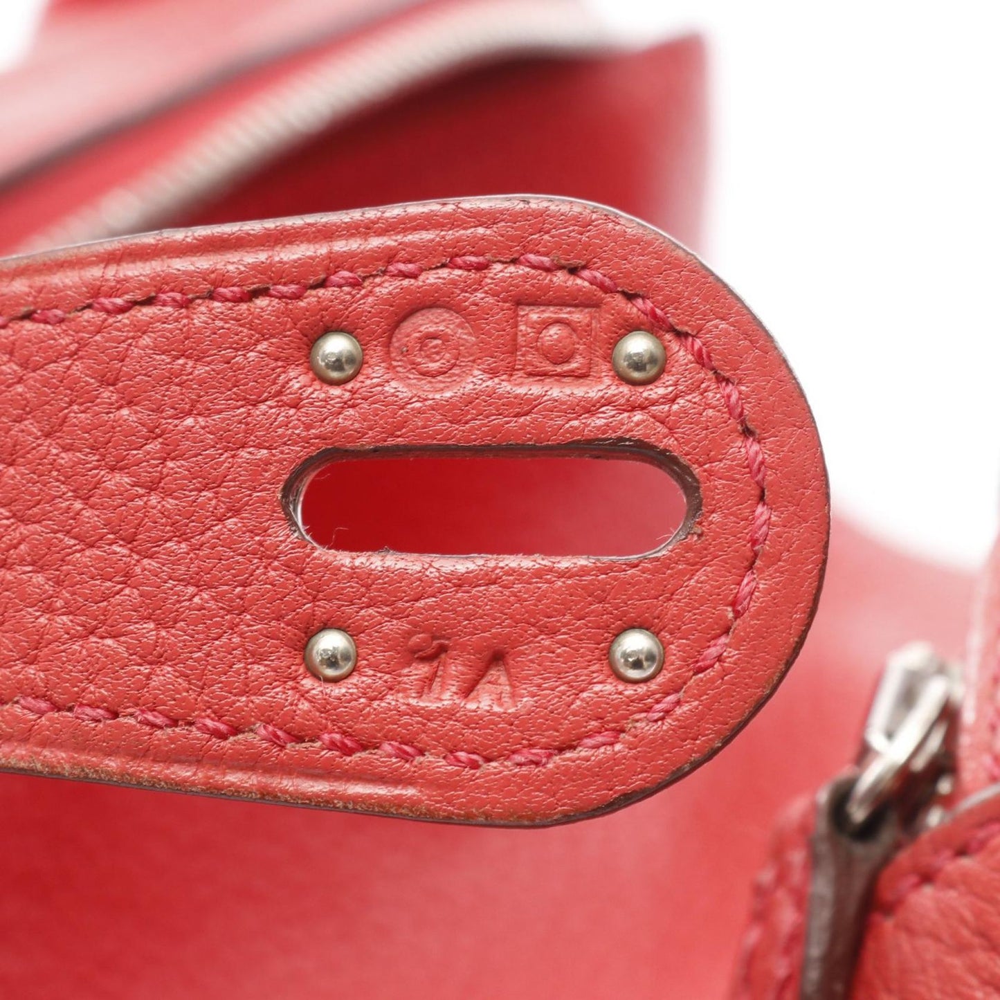 HERMES Lindy 26 Bougainvillea Shoulder Bag - Exquisite Craftsmanship