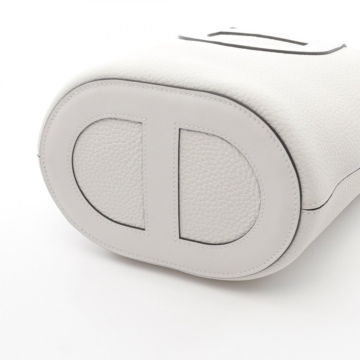 HERMES In The Loop 18 Handbag in New White - Exquisite Craftsmanship