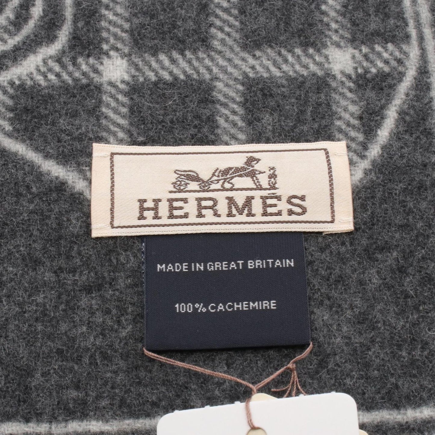 HERMES Camail Scarf in Luxurious Cashmere - Unused Condition